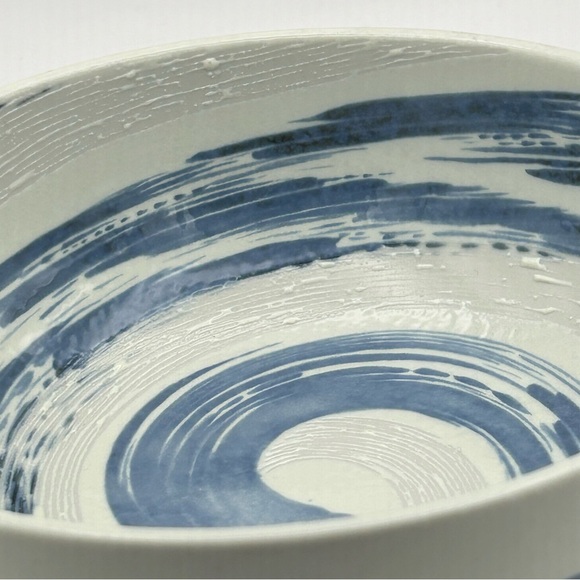 TEXTURED JAPAN CERAMIC RICE SOUP RAMEN BOWL BLUE WHITE SPIRAL WAVE 7-3/4” - Picture 12 of 15